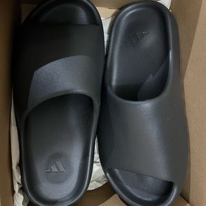 Adidas Yeezy Slides